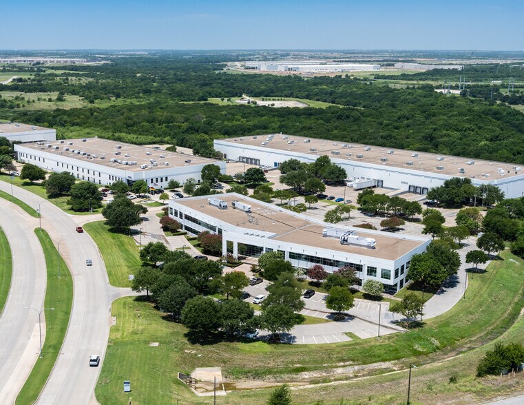 2301 Eagle Pky, Fort Worth, TX à vendre - Photo de l’immeuble – Image 2 sur 14
