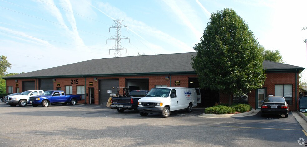 215 Research Dr, Chesapeake, VA à louer - Photo principale – Image 1 sur 4