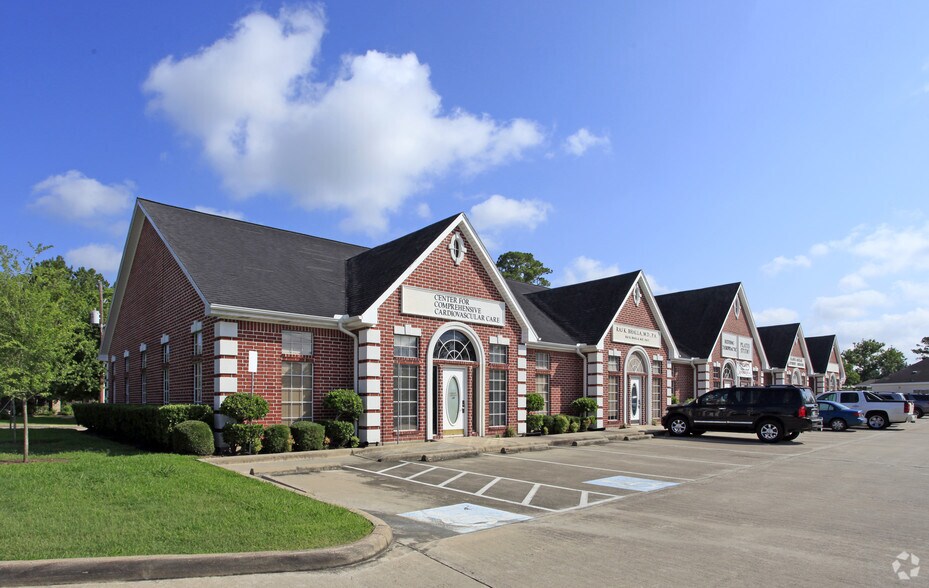 300-320 E Edgewood Dr, Friendswood, TX à louer - Photo principale – Image 2 sur 15