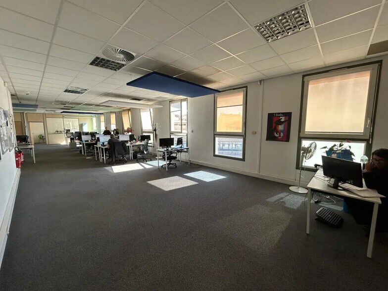 Bureau dans Marseille à louer - Photo de l’immeuble – Image 3 sur 10