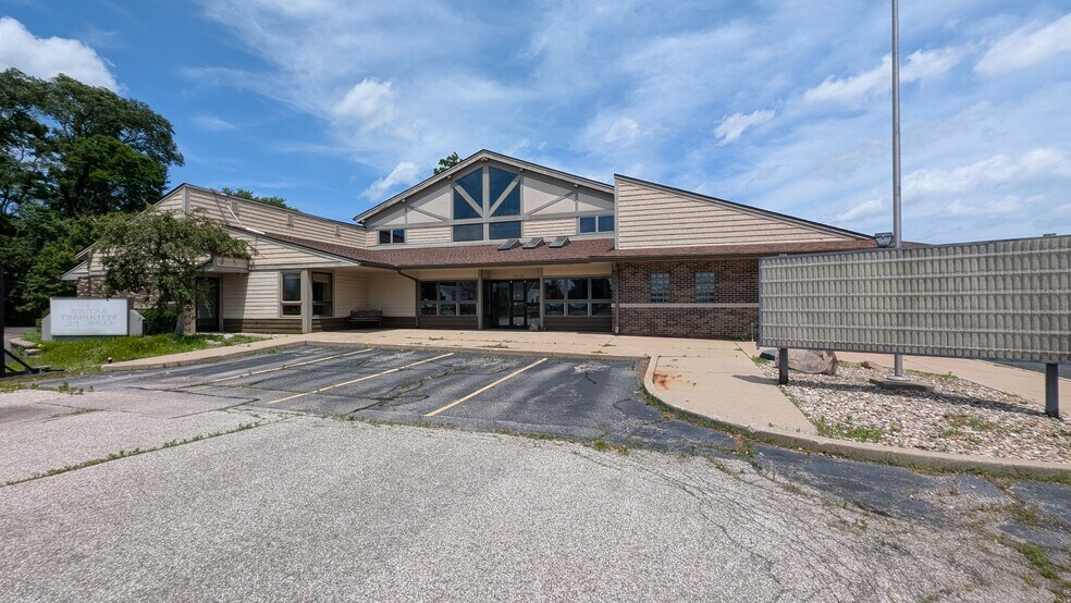12555 Adams Rd, Granger, IN à vendre - Photo principale – Image 1 sur 22