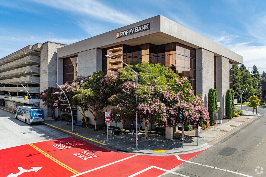 100 B St, Santa Rosa, CA à vendre - Photo de l’immeuble – Image 3 sur 16