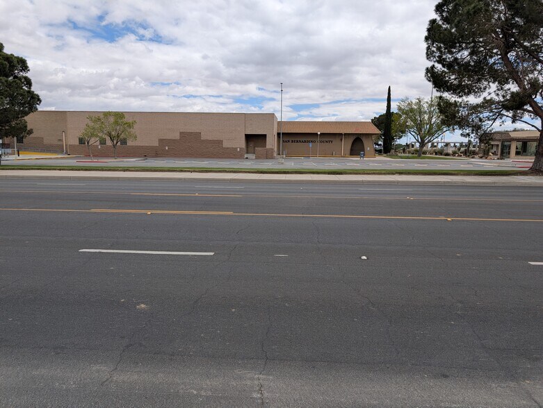 14406 Civic Dr, Victorville, CA à vendre - Photo de l’immeuble – Image 2 sur 6