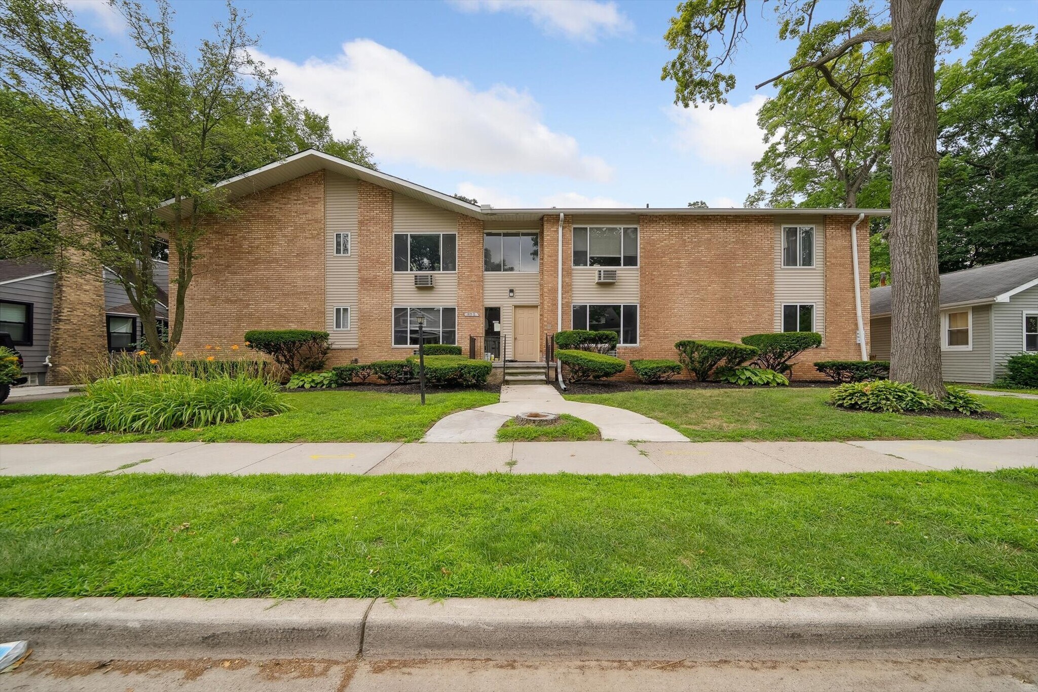 500 E Maplehurst St, Ferndale, MI à vendre Photo de l’immeuble– Image 1 sur 17
