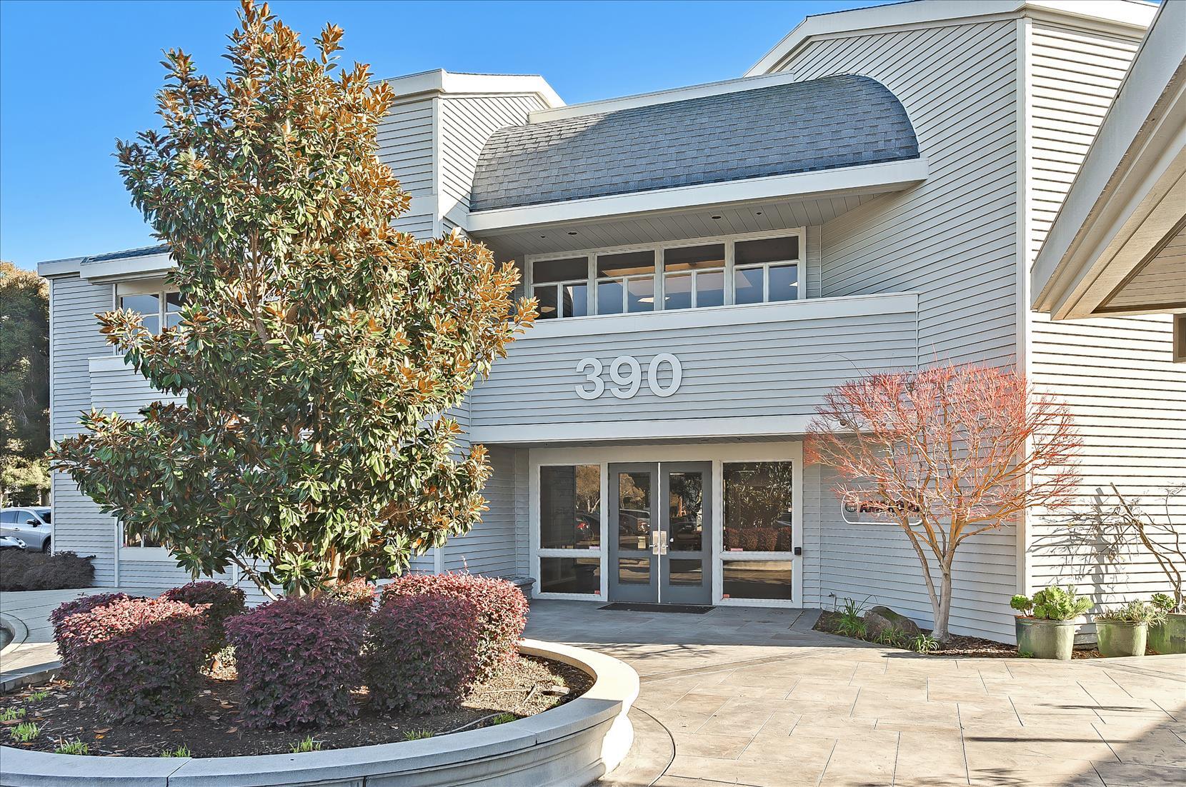 370-390 Bridge Pky, Redwood City, CA à louer Photo principale– Image 1 sur 20