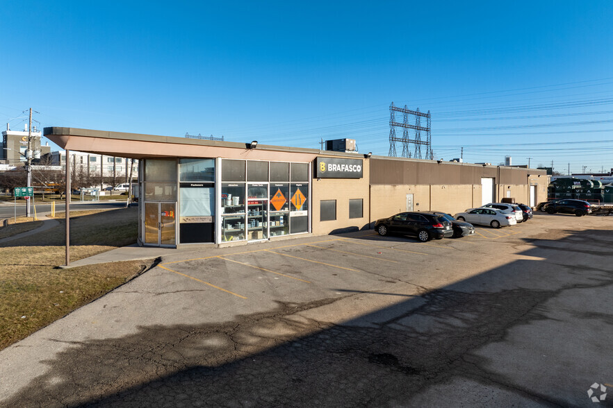 75 City View Dr, Toronto, ON à louer - Photo de l’immeuble – Image 2 sur 25