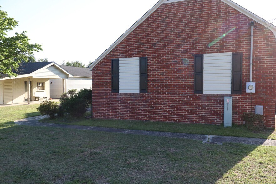 1107 Erwin Rd, Dunn, NC à vendre - Photo de l’immeuble – Image 3 sur 14