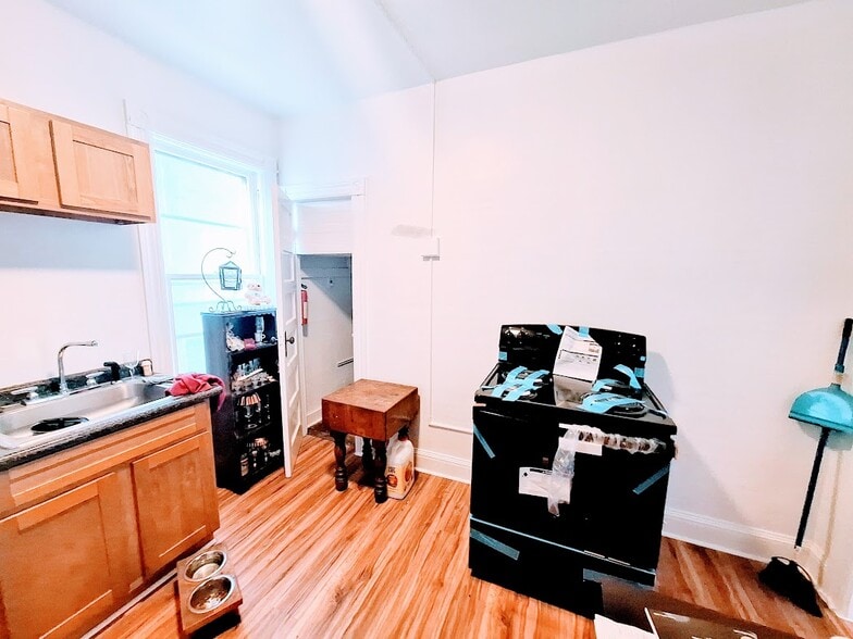 715 Chestnut St, Utica, NY à vendre - Photo de l’immeuble – Image 3 sur 19