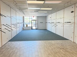 6125-6155 Lake Worth Rd, Lake Worth, FL à louer Photo de l’immeuble– Image 2 sur 3