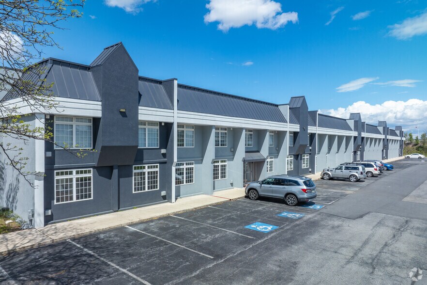 148 Sheraton Dr, New Cumberland, PA à vendre - Photo principale – Image 2 sur 29