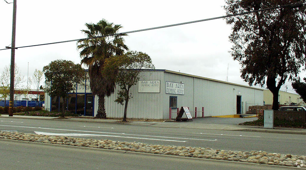 2447 Industrial Pky W, Hayward, CA à louer - Photo de l’immeuble – Image 2 sur 8