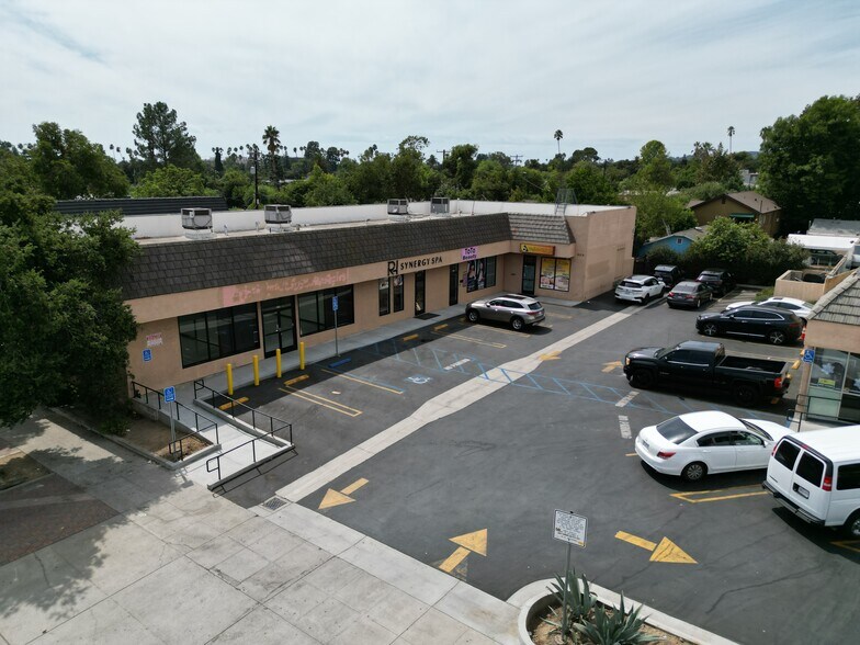 825-829 N Lake Ave, Pasadena, CA à louer - Photo de l’immeuble – Image 3 sur 9