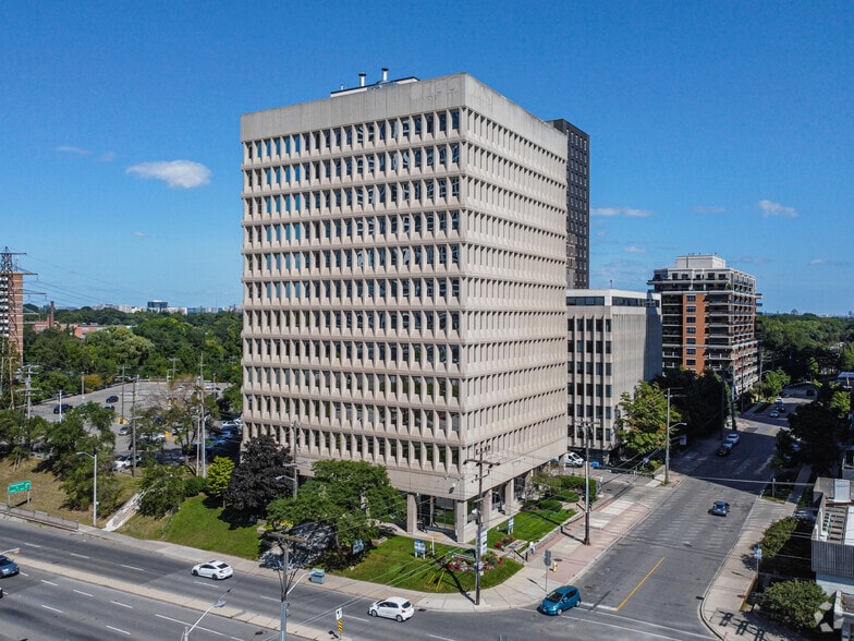 1243 Islington Ave, Toronto, ON à louer - Photo de l’immeuble – Image 2 sur 7