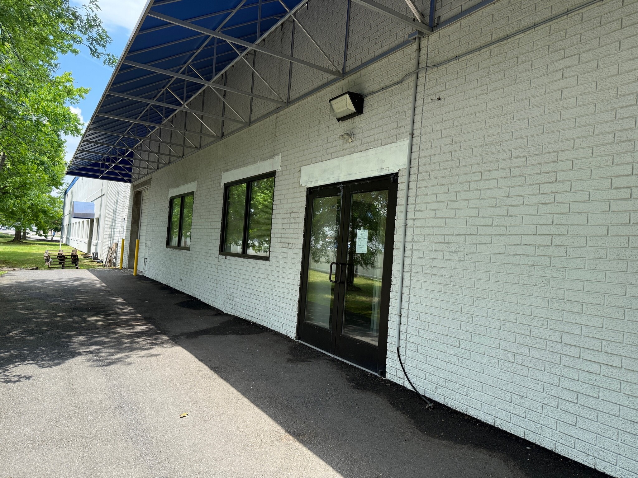 541 Industrial Way W, Eatontown, NJ à louer Photo de l’immeuble– Image 1 sur 4