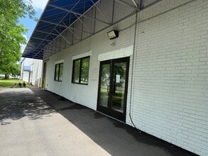541 Industrial Way W, Eatontown, NJ à louer Photo de l’immeuble– Image 1 sur 4