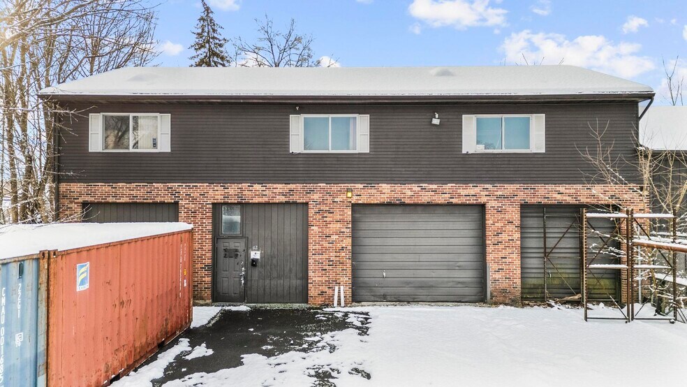 62 Newton Ave, Plainville, CT à louer - Photo de l’immeuble – Image 2 sur 21