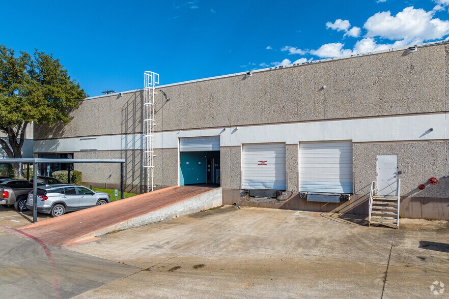 14282-14290 Gillis Rd, Farmers Branch, TX à louer - Photo de l’immeuble – Image 3 sur 6