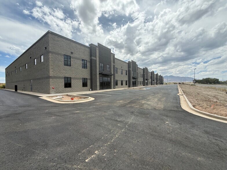 160 Apollo rd, Salt Lake City, UT à louer - Photo de l’immeuble – Image 2 sur 10