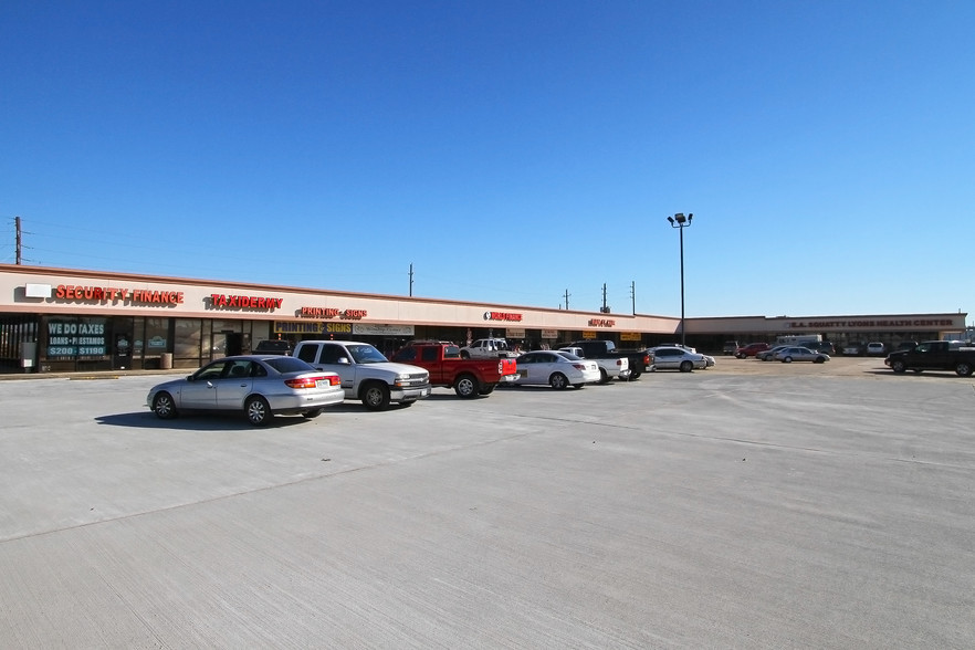 1712 1st St E, Humble, TX à louer - Photo de l’immeuble – Image 2 sur 5
