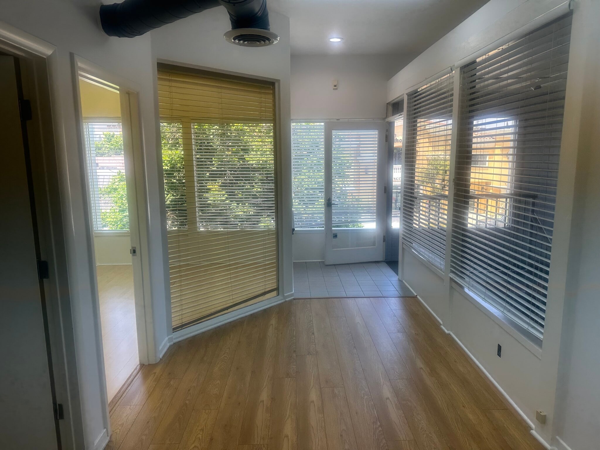 13840 Ventura Blvd, Sherman Oaks, CA à louer Photo intérieure– Image 1 sur 11