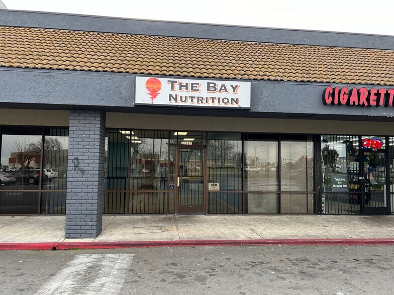 2500 San Jose Dr, Antioch, CA à louer - Photo de l’immeuble – Image 3 sur 9