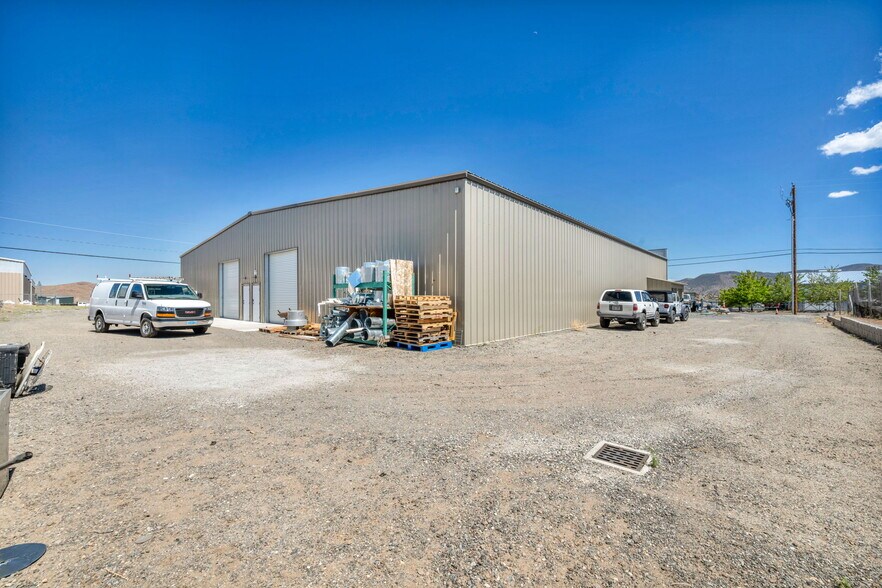 2 Brown dr, Mound House, NV à vendre - Photo de l’immeuble – Image 2 sur 70