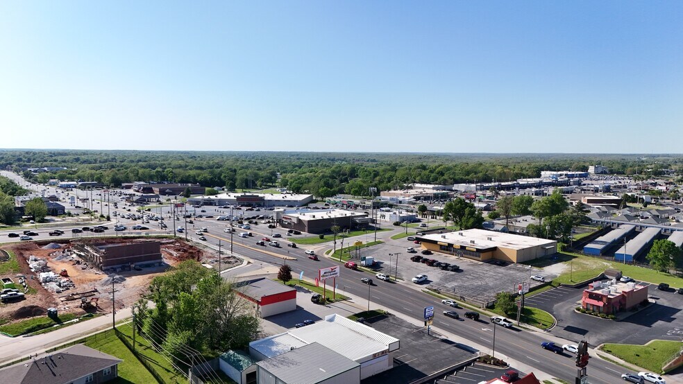 1430 W Kearney St, Springfield, MO à vendre - Photo de l’immeuble – Image 3 sur 7