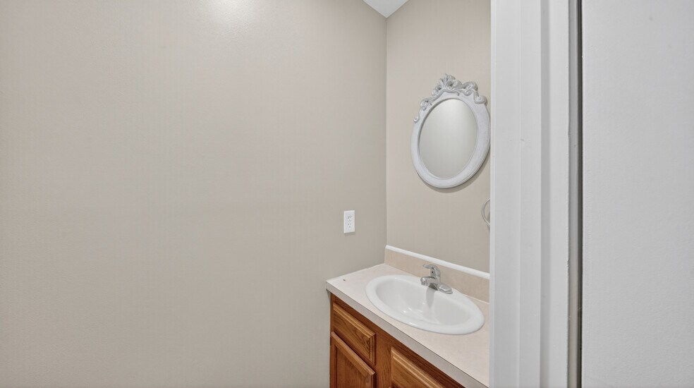 29369 Lorain Rd, North Olmsted, OH à vendre - Photo de l’immeuble – Image 3 sur 35