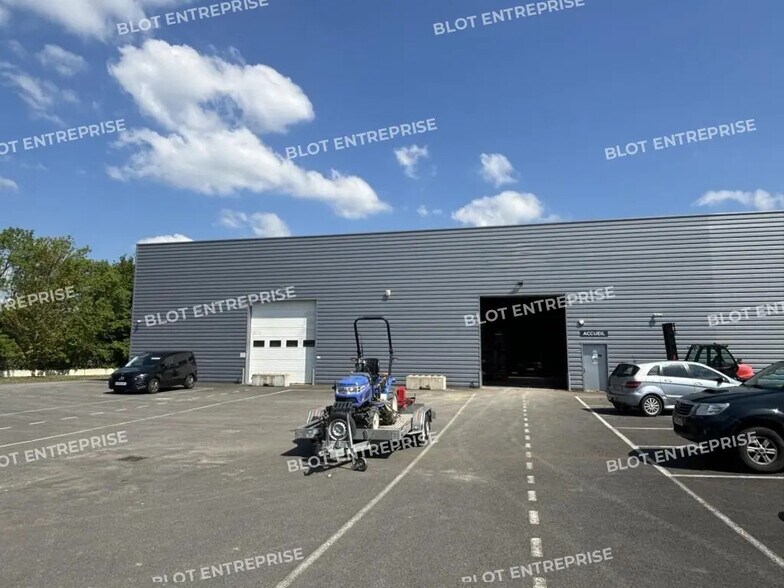 Local d’activités dans Le Cellier à louer - Photo de l’immeuble – Image 2 sur 9