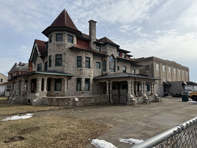 624 W Main St, Norristown, PA à vendre - Photo de l’immeuble – Image 1 sur 25