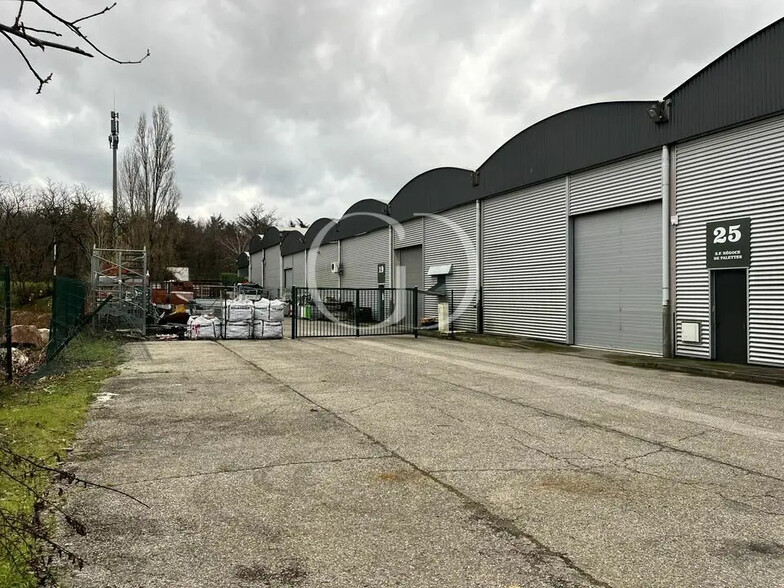 9 Rue Du Dauphiné, Saint-Priest à louer - Photo de l’immeuble – Image 2 sur 6