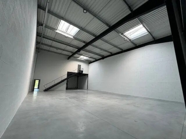 Local d'activités dans La Tour-de-Salvagny à vendre - Photo intérieure – Image 2 sur 7