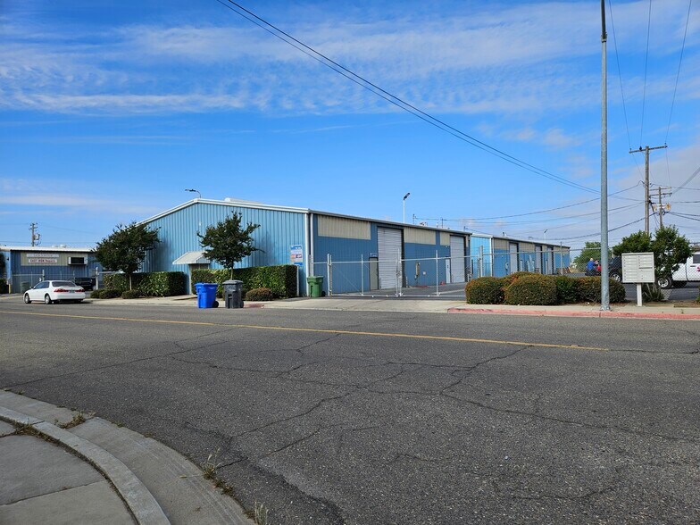 875-899 S Soderquist Rd, Turlock, CA à louer - Photo de l’immeuble – Image 2 sur 9