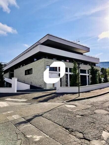 Local d’activités dans Bry-sur-Marne à louer - Photo de l’immeuble – Image 1 sur 10