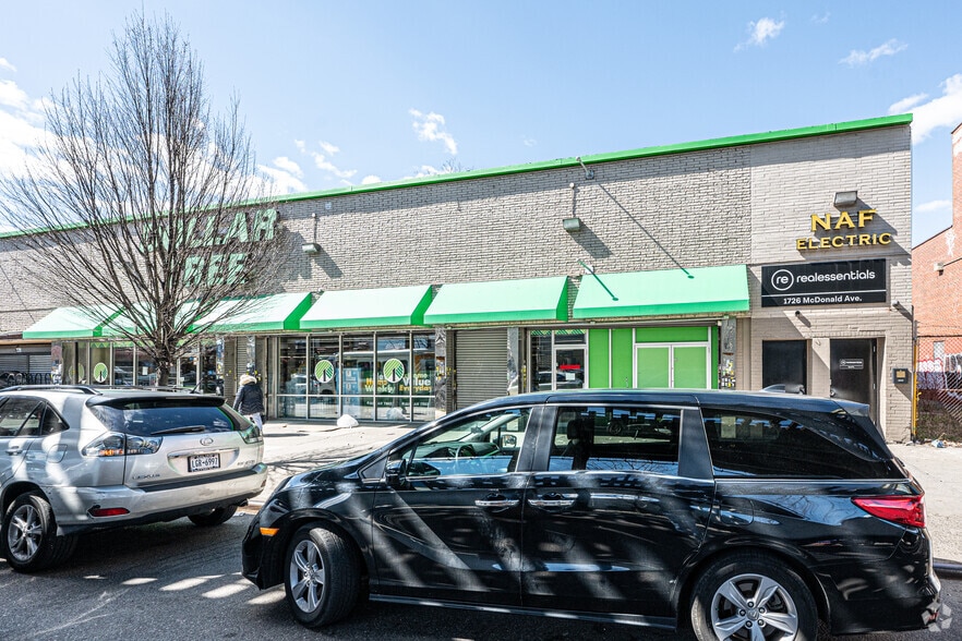 1726-1734 McDonald Ave, Brooklyn, NY à louer - Photo de l’immeuble – Image 2 sur 4