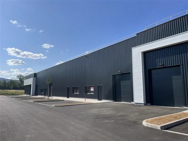 Plus de détails pour Local d'activités à louer