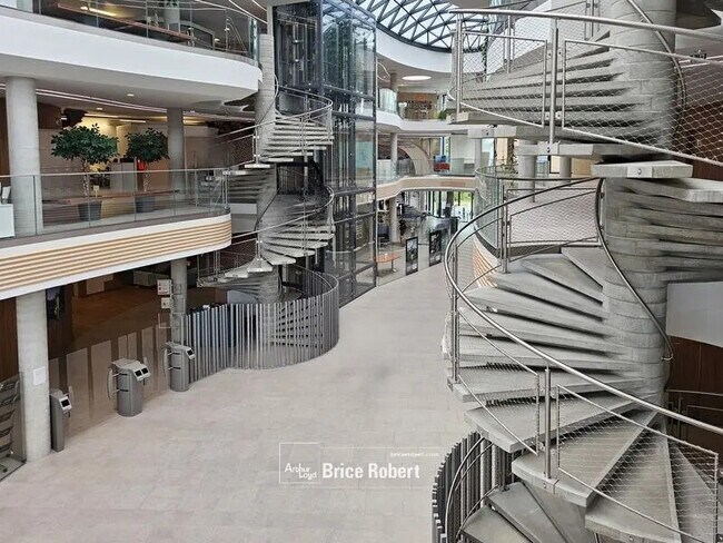 Plus de détails pour Rue Sans Souci, Limonest - Bureau à louer