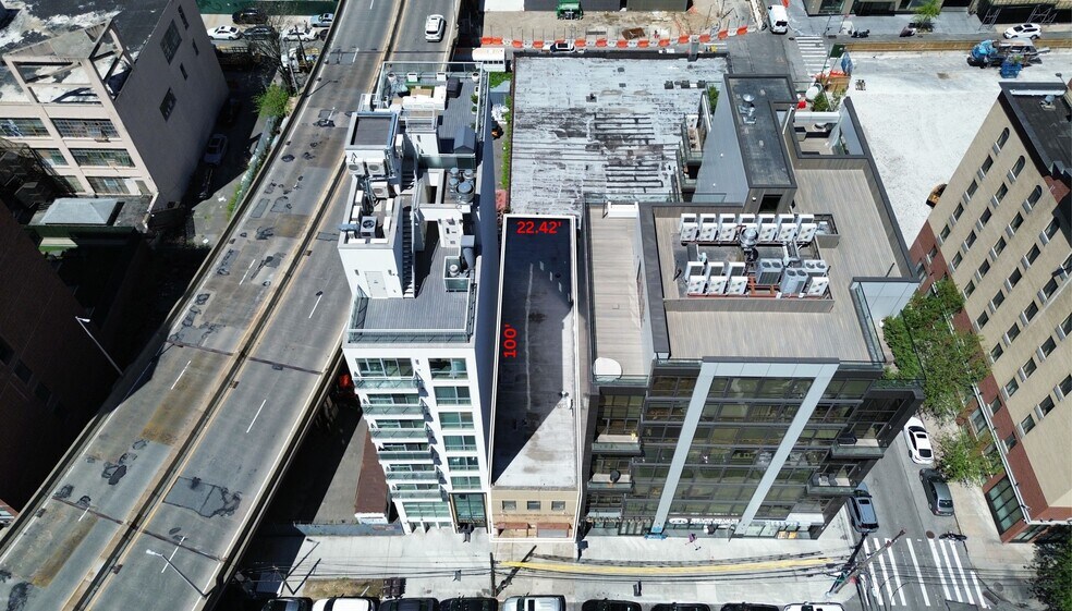 42-40 Crescent St, Long Island City, NY à vendre - Photo de l’immeuble – Image 3 sur 6