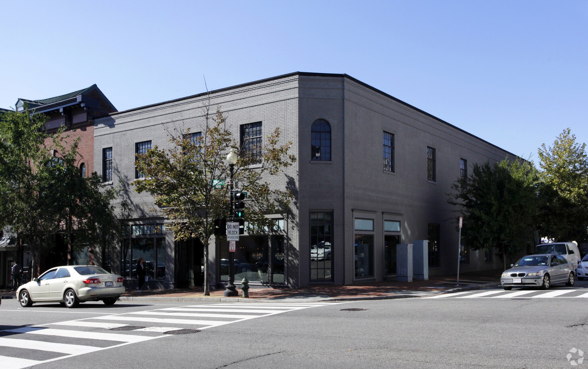 1222 Wisconsin Ave NW, Washington, DC à louer Photo principale– Image 1 sur 8