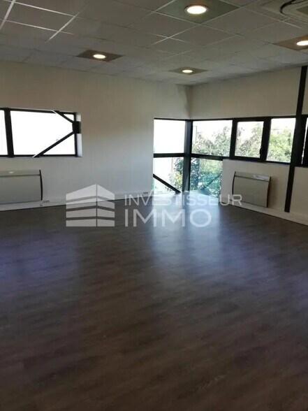 Bureau dans Lognes à louer - Photo de l’immeuble – Image 3 sur 3