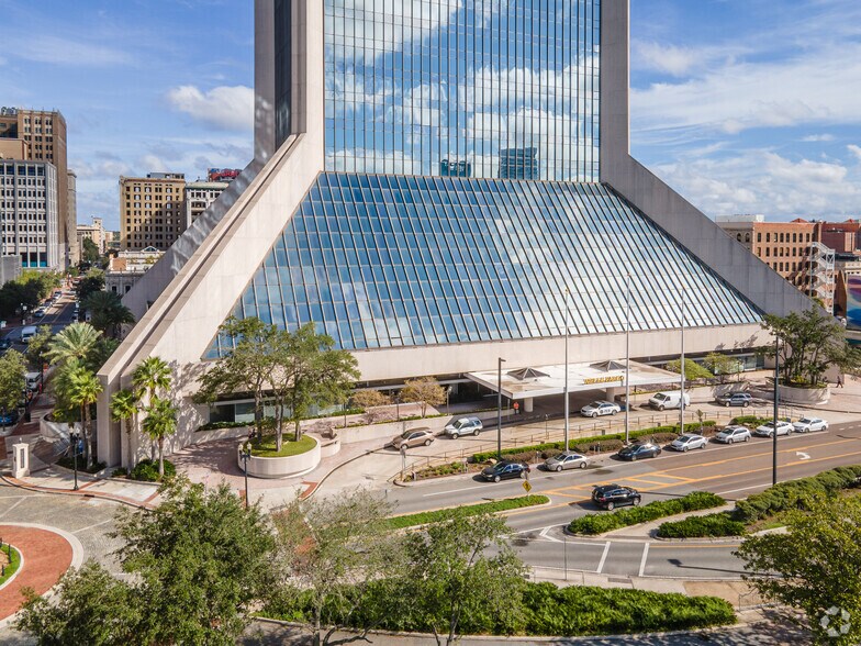 1 Independent Dr, Jacksonville, FL à louer - Photo de l’immeuble – Image 2 sur 16