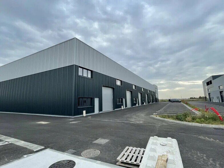 Bureau dans Le Mesnil-Amelot à louer - Photo de l’immeuble – Image 1 sur 8