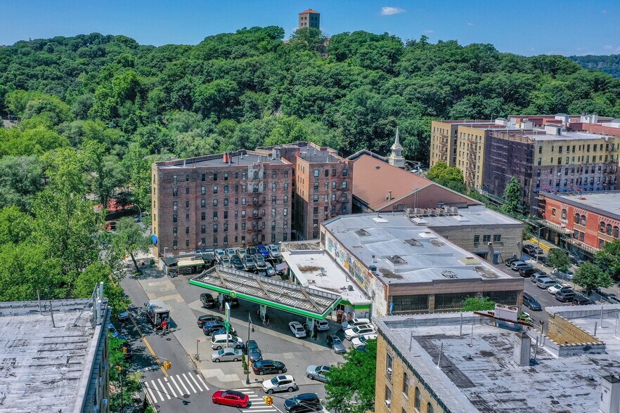 242 Dyckman St, New York, NY à vendre - Photo principale – Image 1 sur 10