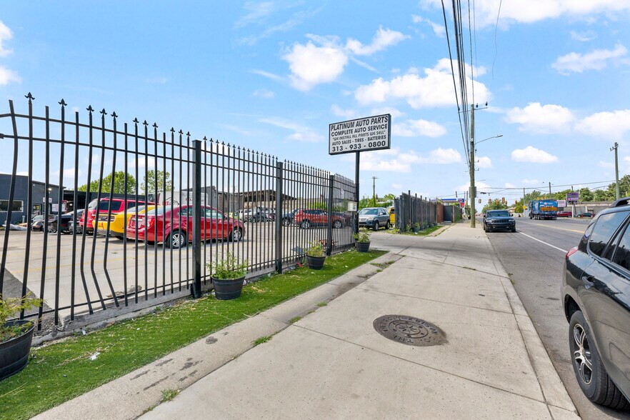 11435 Schaefer Hwy, Detroit, MI à vendre - Photo de l’immeuble – Image 3 sur 53