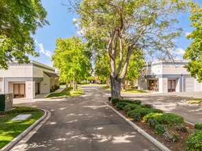 42285 Osgood Rd, Fremont, CA à louer Photo de l’immeuble– Image 2 sur 6