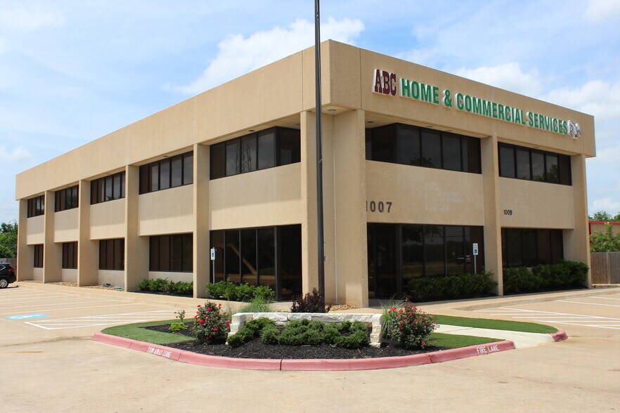 1007-1009 N Earl Rudder Fwy, Bryan, TX à louer - Photo de l’immeuble – Image 2 sur 3