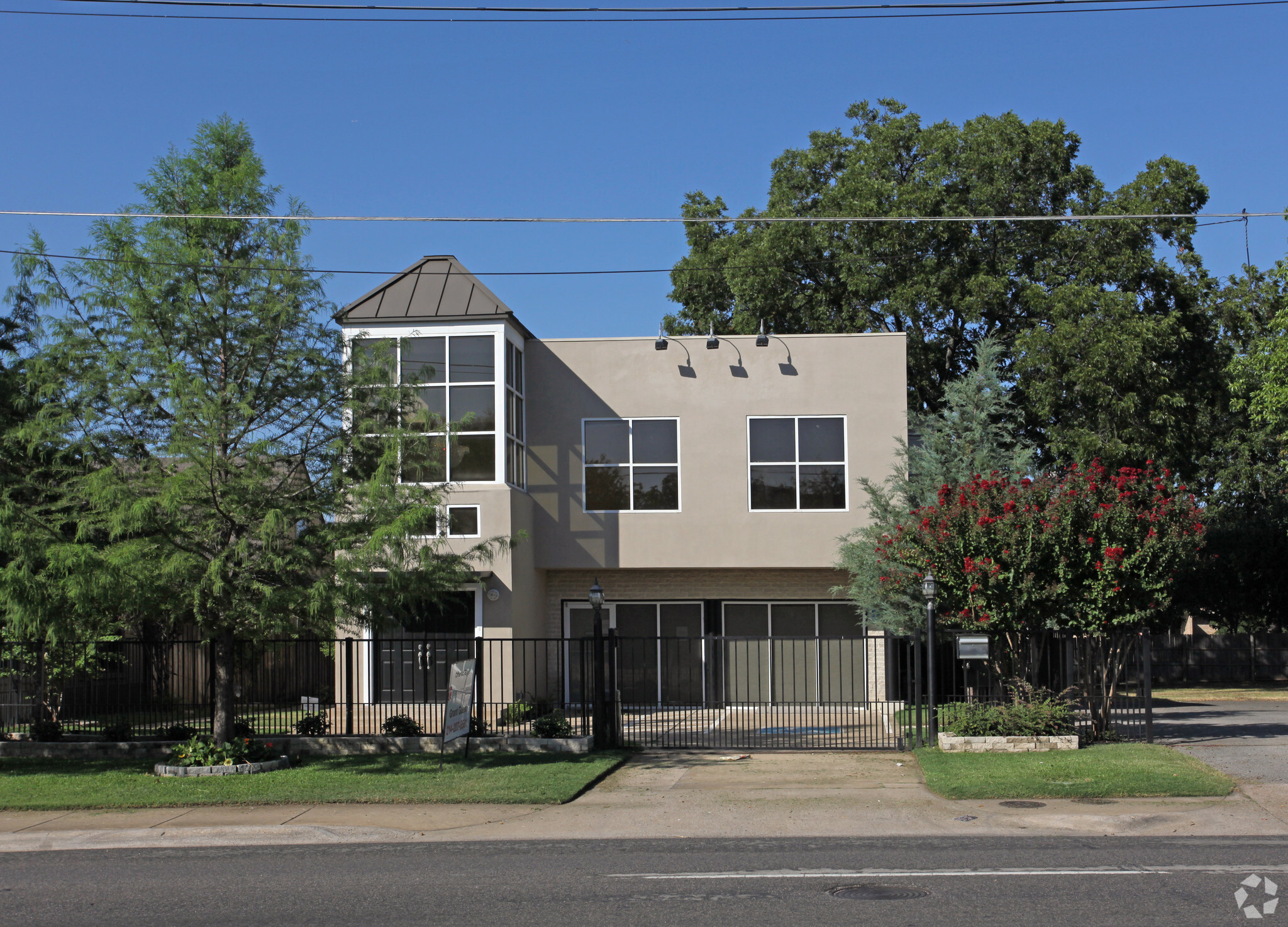 4235 Cedar Springs Rd, Dallas, TX à louer Photo de l’immeuble– Image 1 sur 13