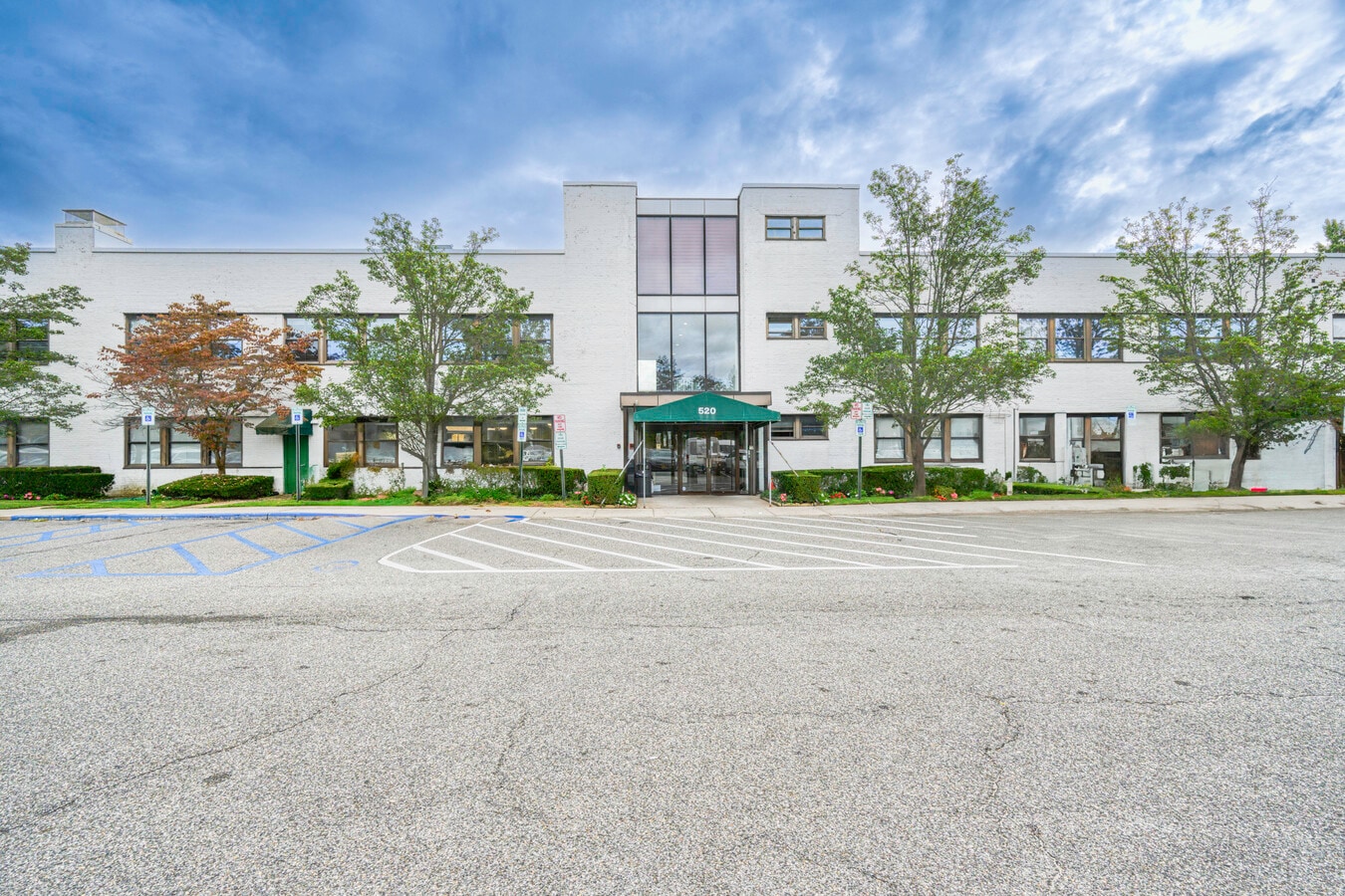 520 Franklin Ave, Garden City, NY 11530 - Lot 222 -  - Photo intérieure - Image 1 of 8