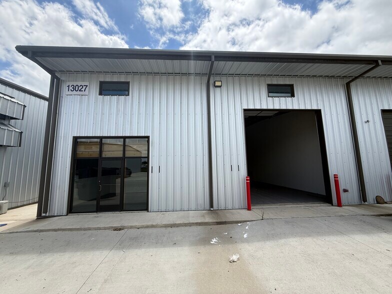 13027 Harmon Rd, Fort Worth, TX à louer - Photo de l’immeuble – Image 2 sur 13