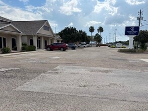 5034 Holly Rd, Corpus Christi, TX à louer Photo de l’immeuble– Image 1 sur 2